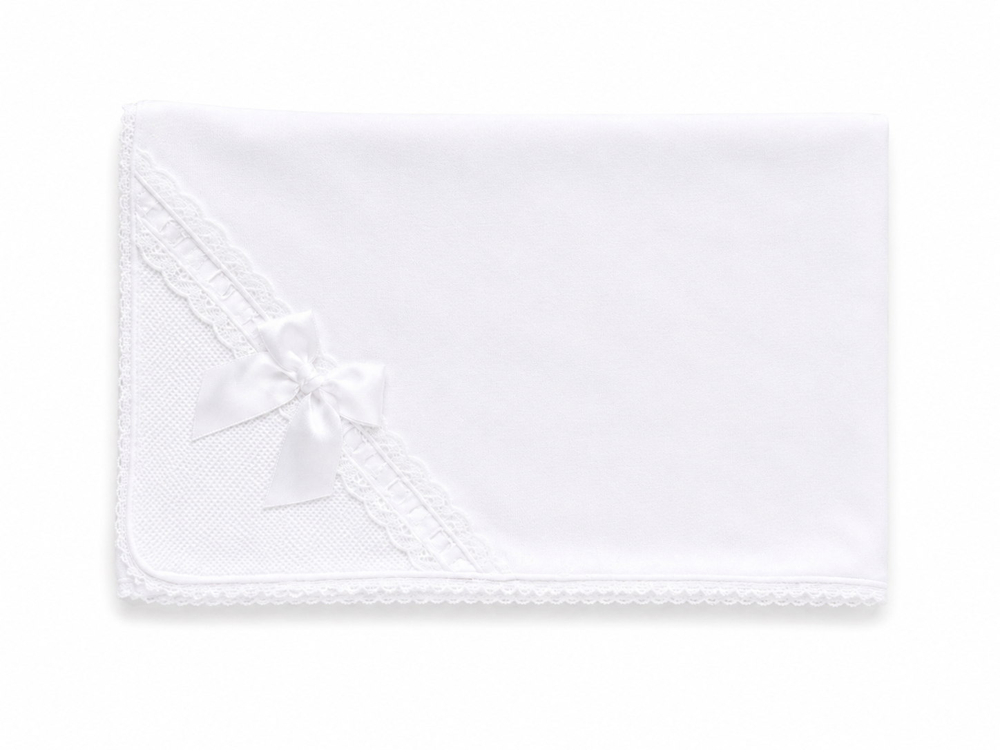 Couche en tissu avec dentelle et nœud